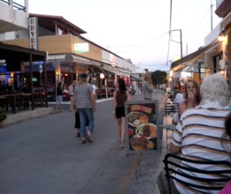 Strada principala in Agia Marina